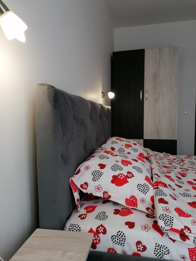 Ama Apartament Cu Terasa 50 Mp & Parcare Braşov Exterior foto
