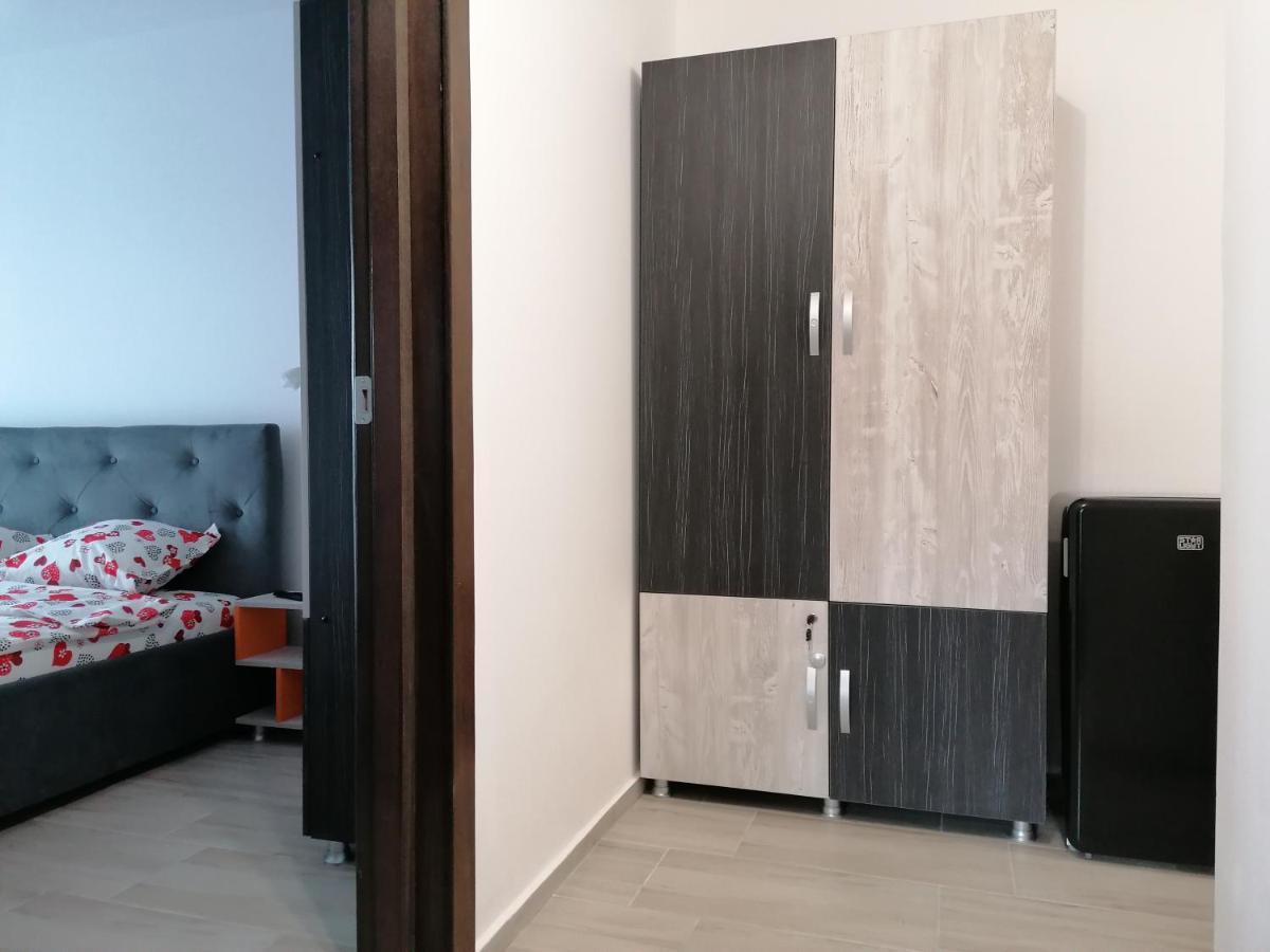 Ama Apartament Cu Terasa 50 Mp & Parcare Braşov Exterior foto