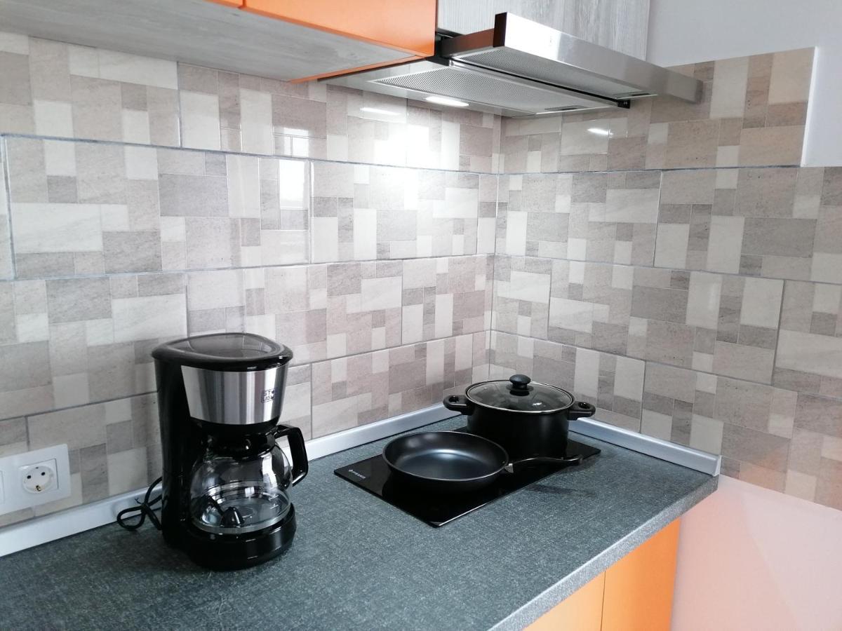 Ama Apartament Cu Terasa 50 Mp & Parcare Braşov Exterior foto