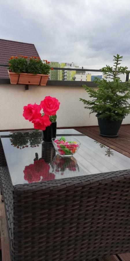 Ama Apartament Cu Terasa 50 Mp & Parcare Braşov Exterior foto