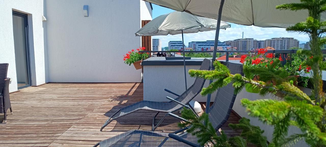 Ama Apartament Cu Terasa 50 Mp & Parcare Braşov Exterior foto
